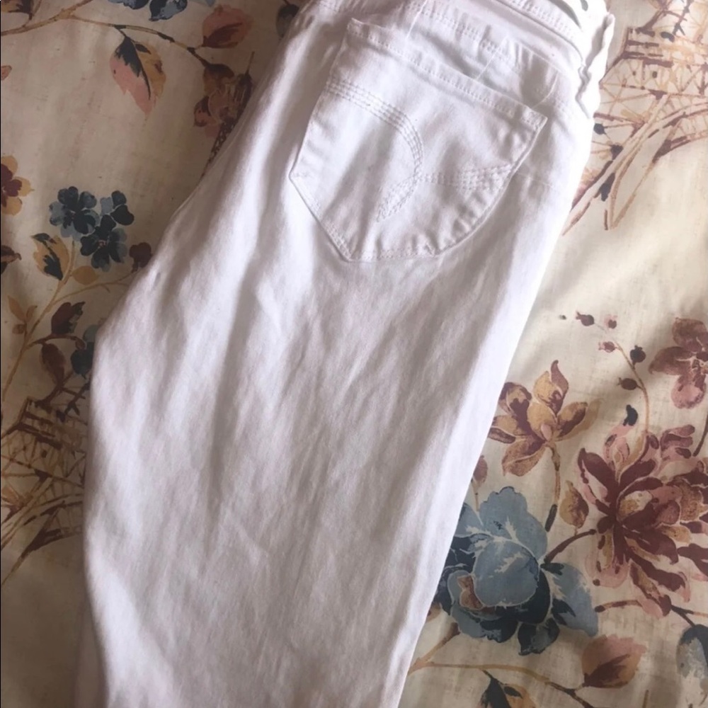 WHOTE JEANS